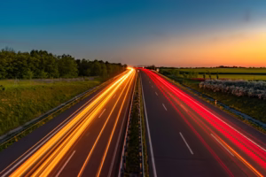 Până la 30 milioane € per companie pentru hub-uri de încărcare de mare putere pe autostrăzi și drumuri naționale